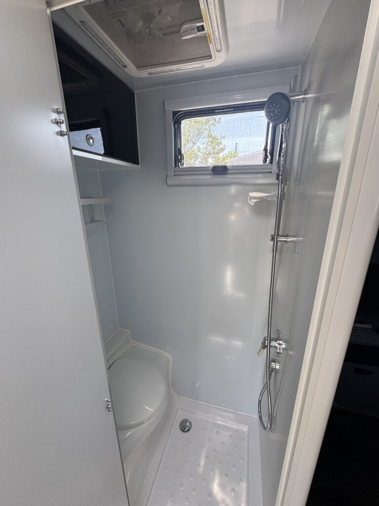 MDC XT12HR wet bath equipped with cassette toilet and shower